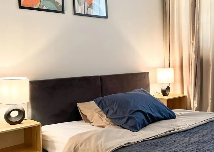 Royal Entire Apartment - Warsaw City Haven